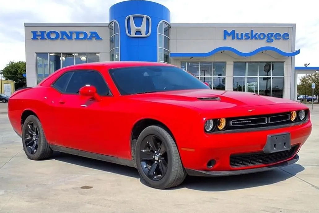 2023 Dodge Challenger SXT photo 1