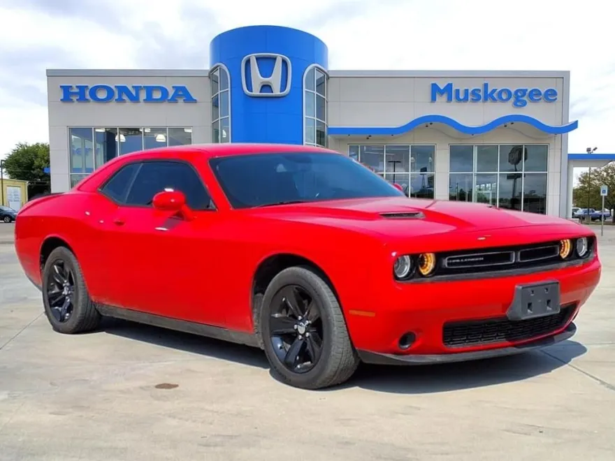 2023 Dodge Challenger SXT photo 1