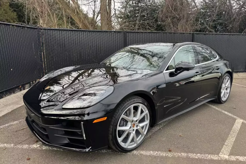 2025 Porsche Panamera 4 photo 1