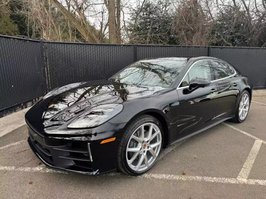 2025 Porsche Panamera 4 photo 1