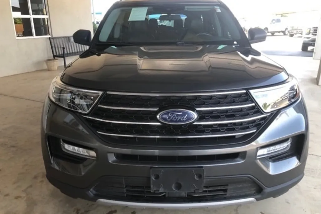 2020 Ford Explorer XLT photo 1