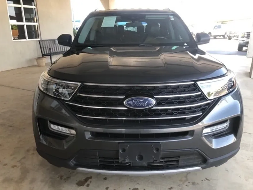 2020 Ford Explorer XLT photo 1