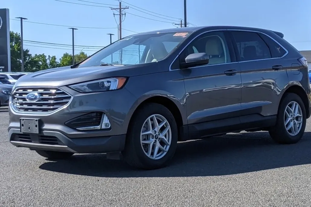2022 Ford Edge SEL photo 1