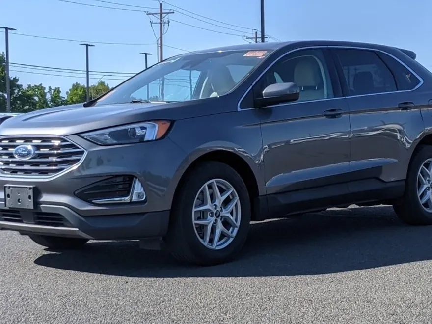 2022 Ford Edge SEL photo 1