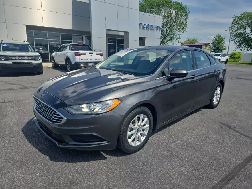 2017 Ford Fusion S photo 1