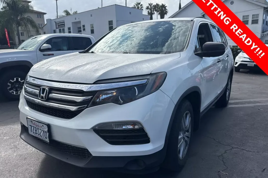 2017 Honda Pilot LX photo 1