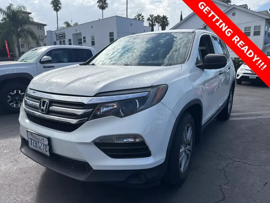 2017 Honda Pilot LX photo 1