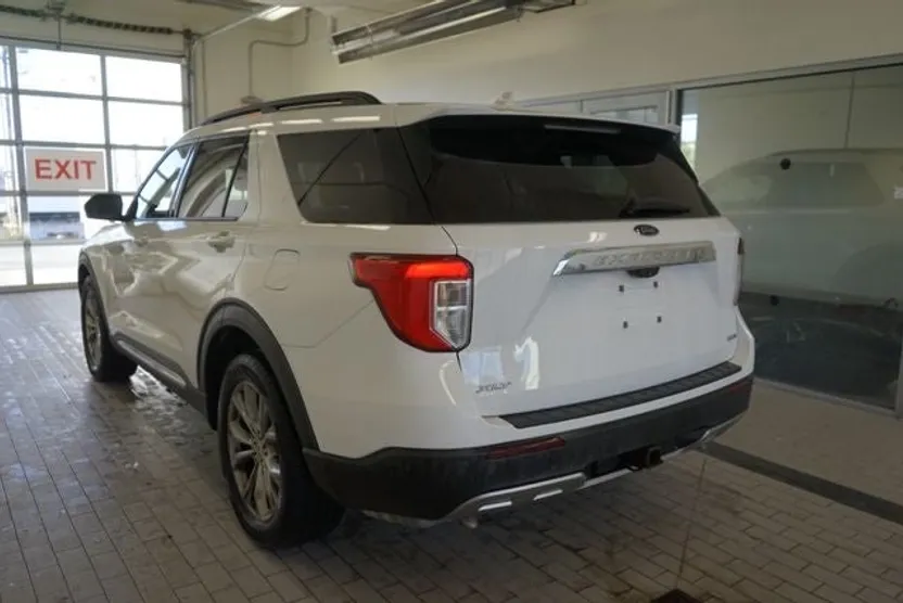 2020 Ford Explorer XLT photo 1