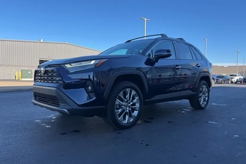 2022 Toyota RAV4 Limited photo 1