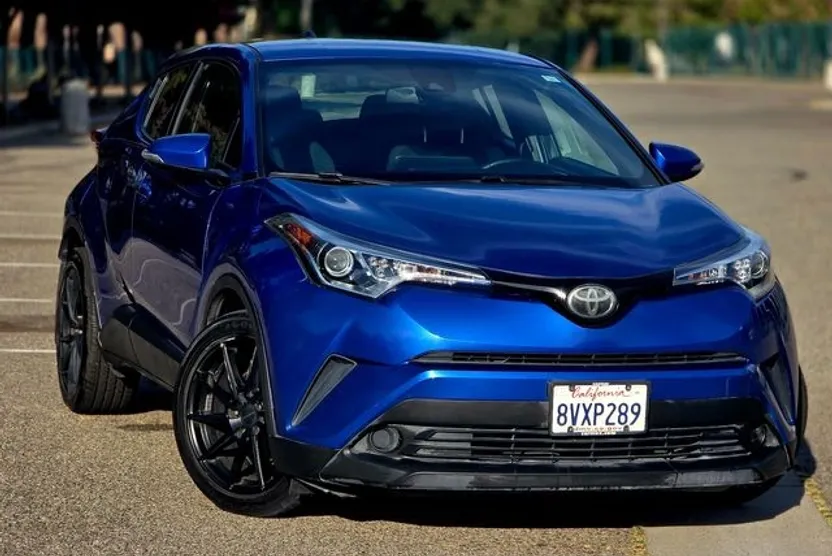2018 Toyota C-HR XLE photo 1