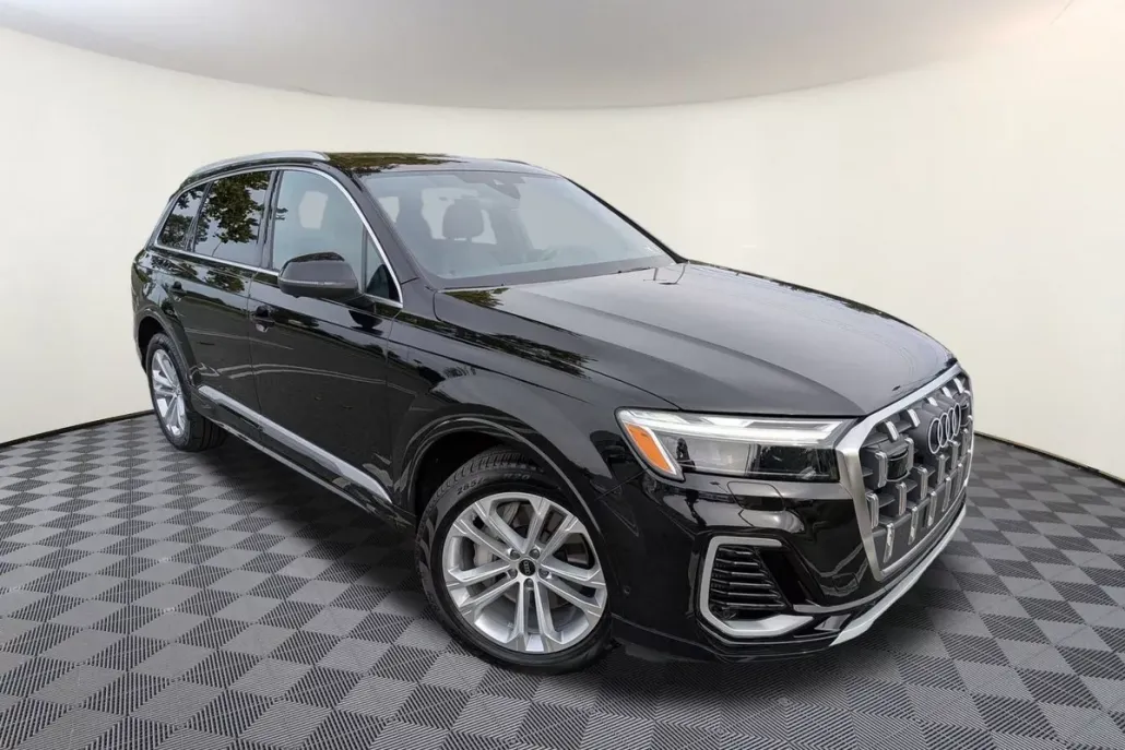 2025 Audi Q7 55 Premium Plus photo 1