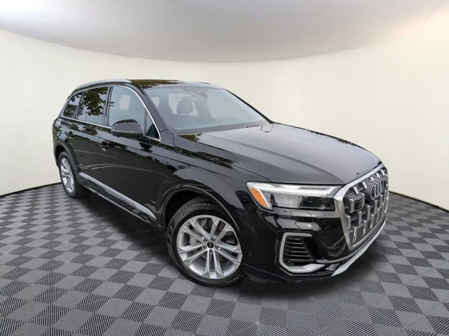 2025 Audi Q7 55 Premium Plus photo 1