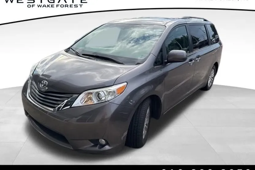 2015 Toyota Sienna L photo 1