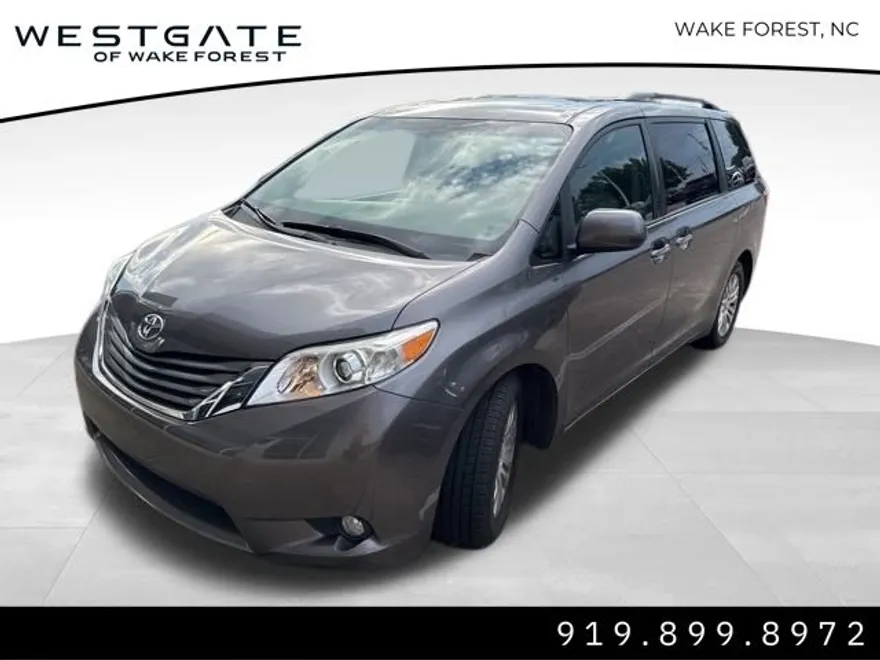 2015 Toyota Sienna L photo 1