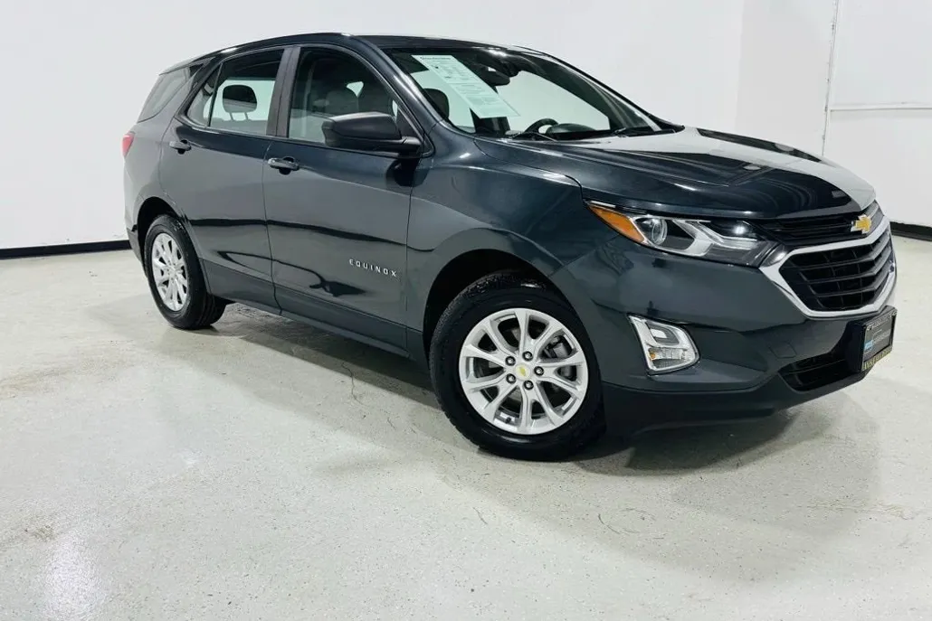 2020 Chevrolet Equinox LS photo 1