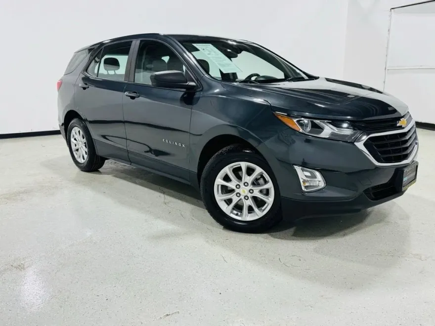 2020 Chevrolet Equinox LS photo 1