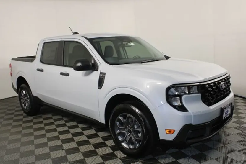 2025 Ford Maverick XLT photo 1