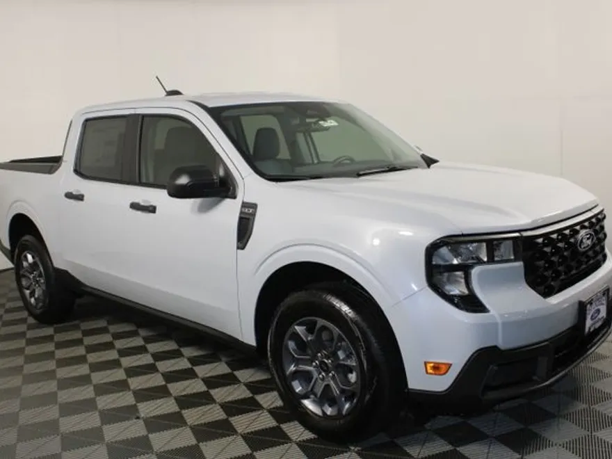 2025 Ford Maverick XLT photo 1
