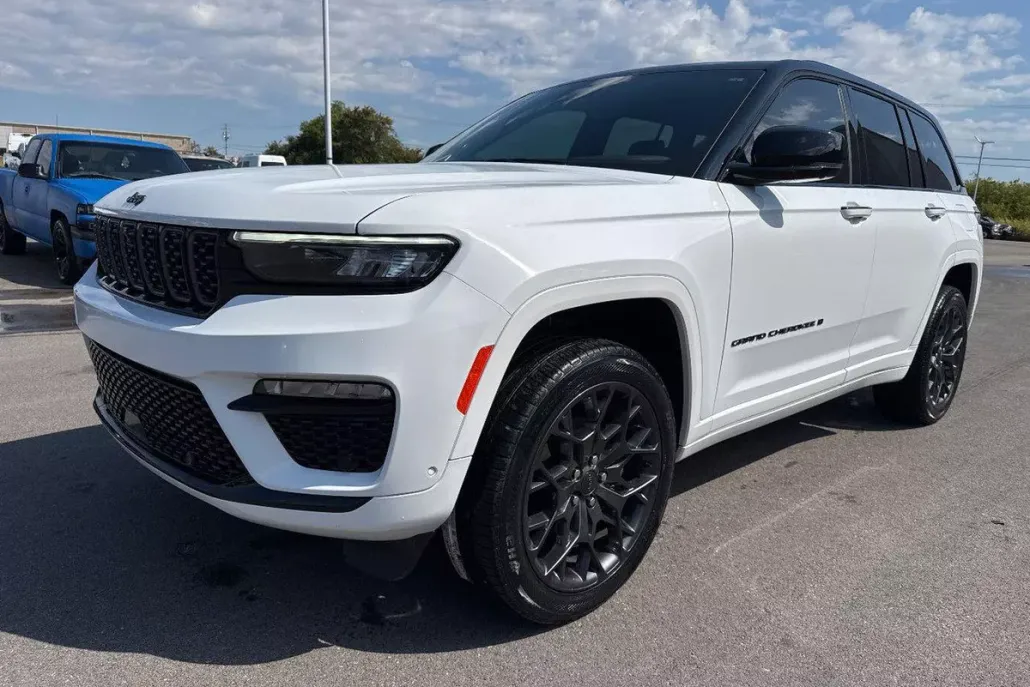 2025 Jeep Grand Cherokee Summit photo 1