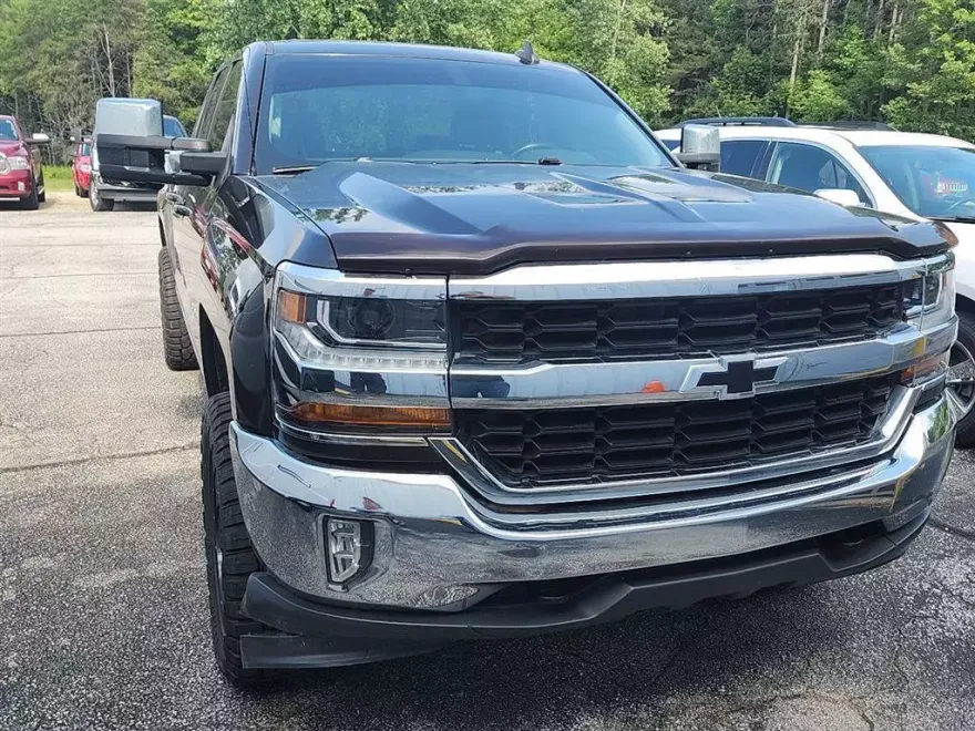 2018 Chevrolet Silverado 1500 LT photo 1
