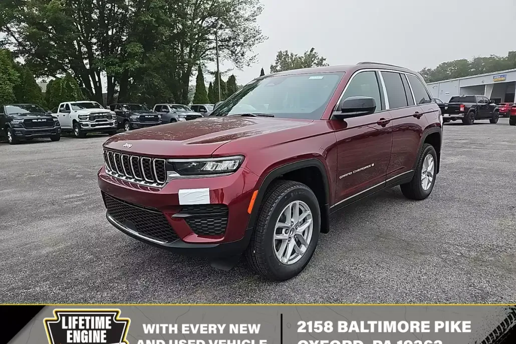 2025 Jeep Grand Cherokee Laredo photo 1