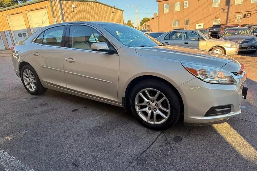 2015 Chevrolet Malibu 1LT photo 1