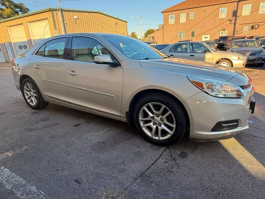 2015 Chevrolet Malibu 1LT photo 1