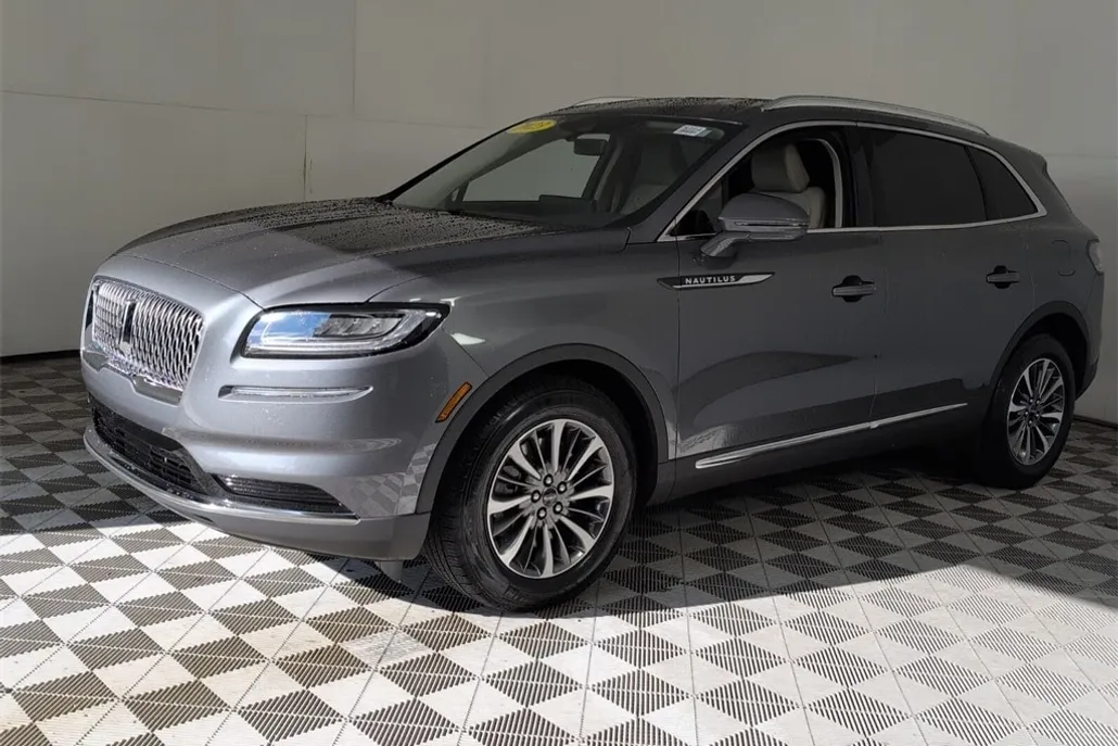 2023 Lincoln Nautilus Standard photo 1