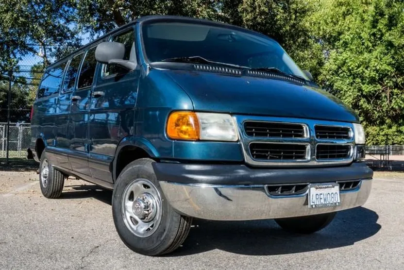2001 Dodge Ram Van photo 1