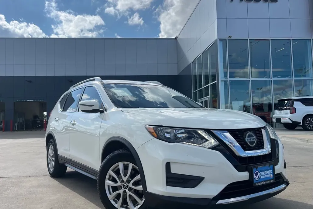 2019 Nissan Rogue SV photo 1