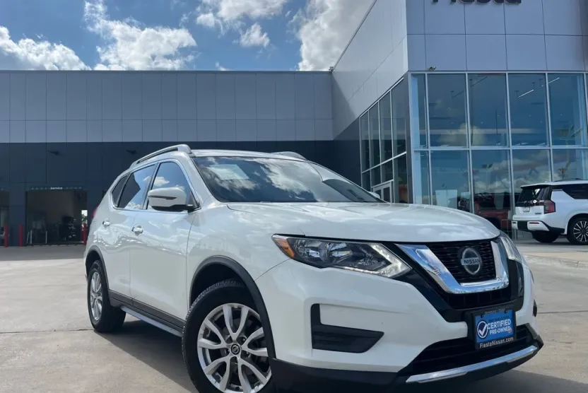 2019 Nissan Rogue SV photo 1