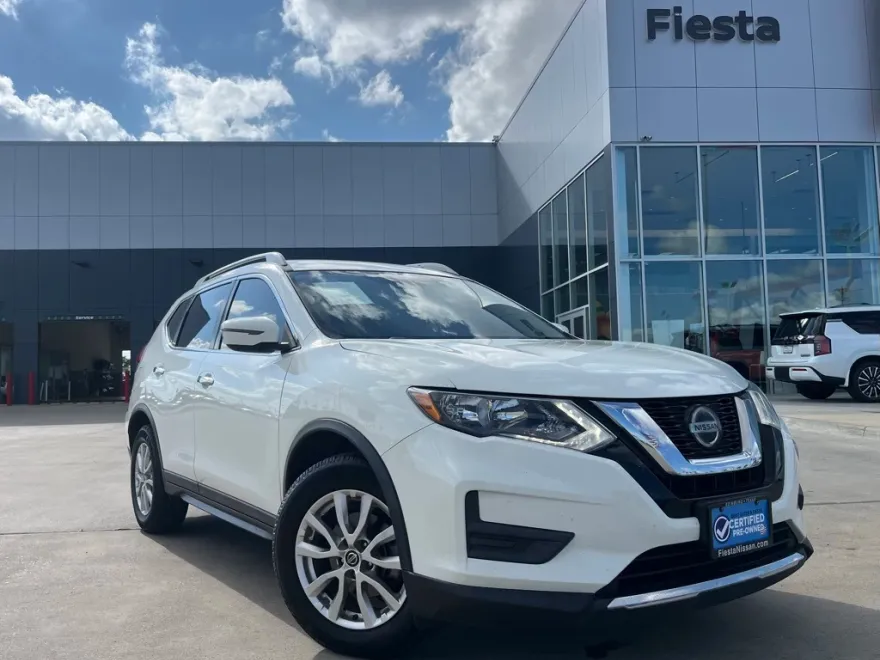 2019 Nissan Rogue SV photo 1