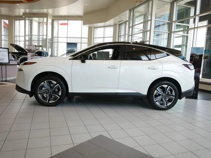 2025 Nissan Murano SL photo 2