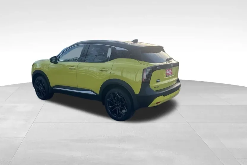 2025 Nissan Kicks SR photo 1