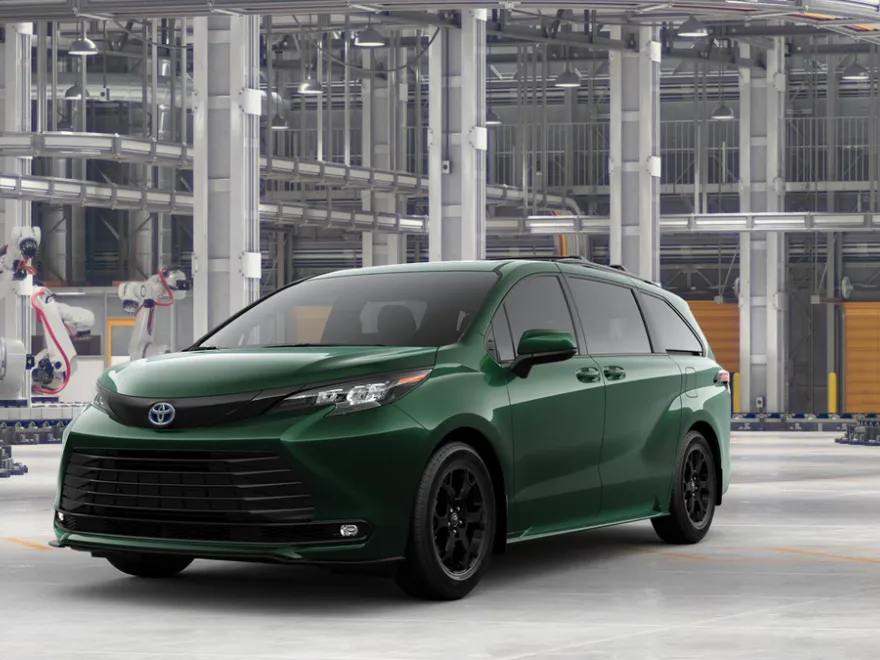 2025 Toyota Sienna Woodland Edition photo 1