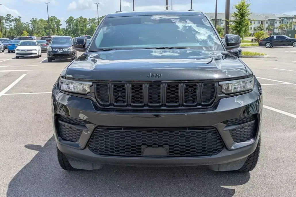 2024 Jeep Grand Cherokee Laredo photo 1