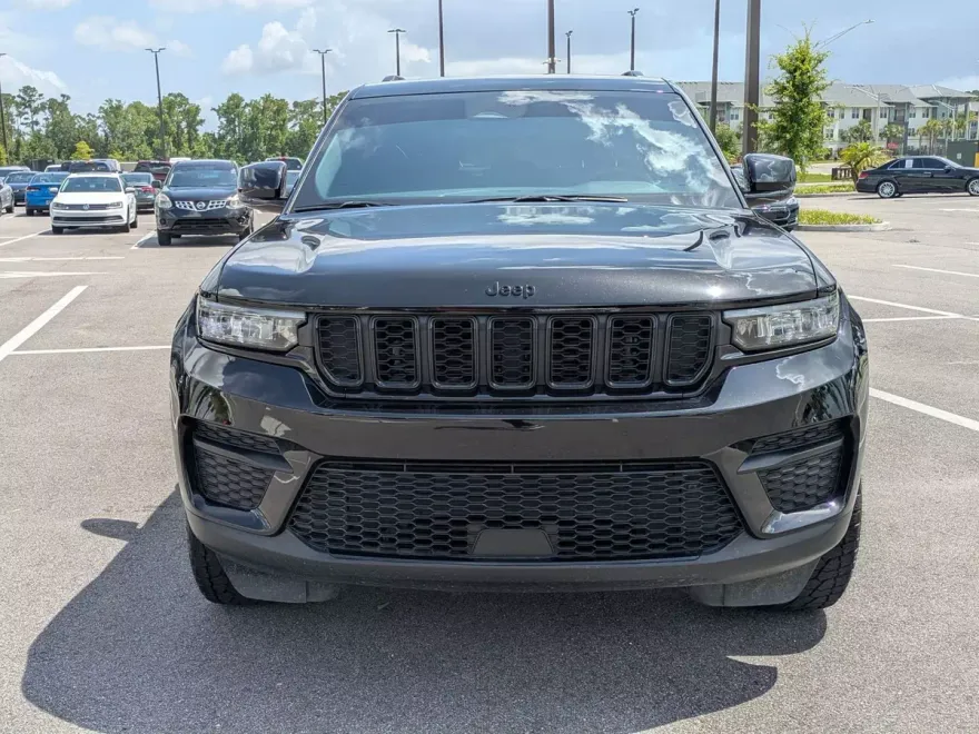2024 Jeep Grand Cherokee Laredo photo 1