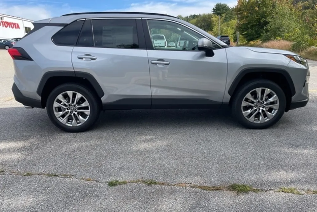 2025 Toyota RAV4 XLE Premium photo 1