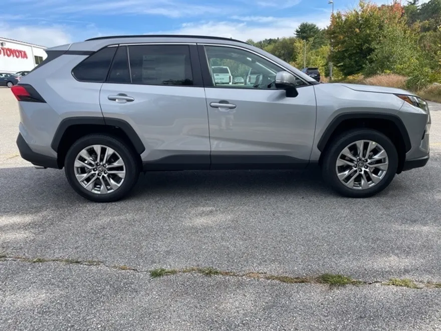 2025 Toyota RAV4 XLE Premium photo 1