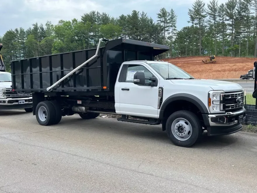 2025 Ford F-600 photo 1