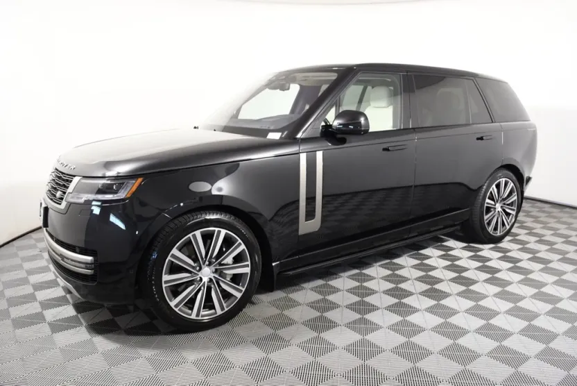 2023 Land Rover Range Rover SE photo 1