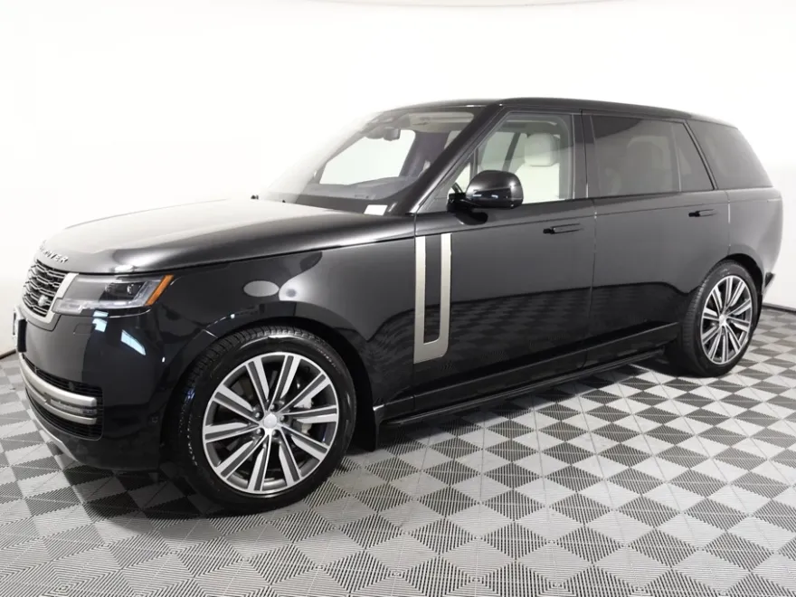 2023 Land Rover Range Rover SE photo 1