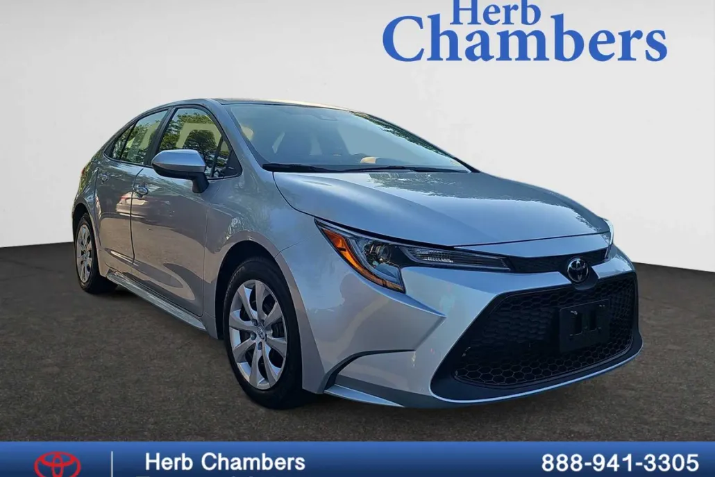 2022 Toyota Corolla LE photo 1