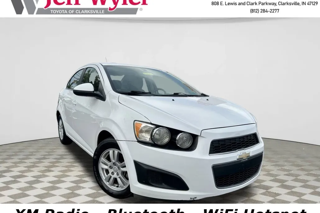2016 Chevrolet Sonic LT photo 1