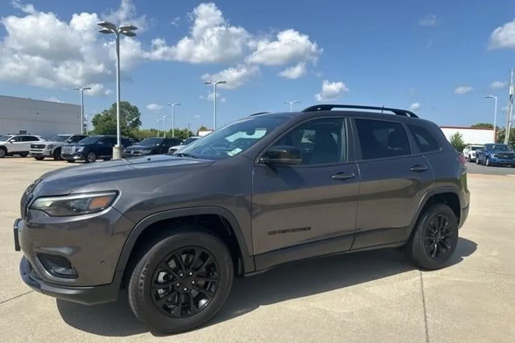 2023 Jeep Cherokee Altitude Lux photo 1