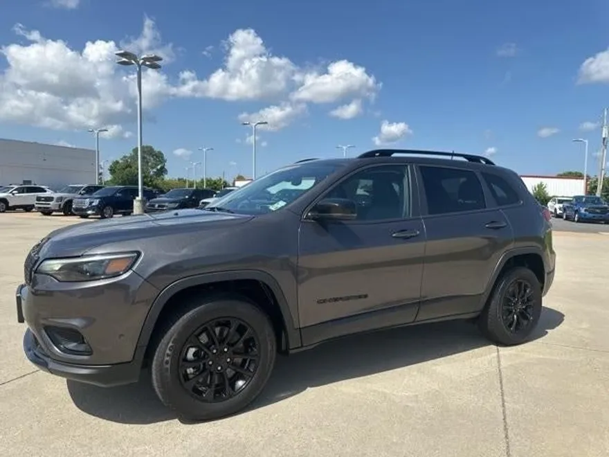 2023 Jeep Cherokee Altitude Lux photo 1