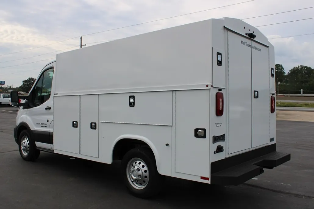 2023 Ford Transit Cutaway photo 1