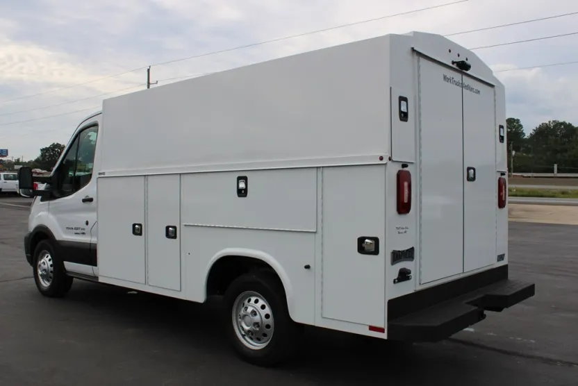 2023 Ford Transit Cutaway photo 1
