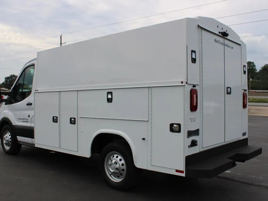 2023 Ford Transit Cutaway photo 1