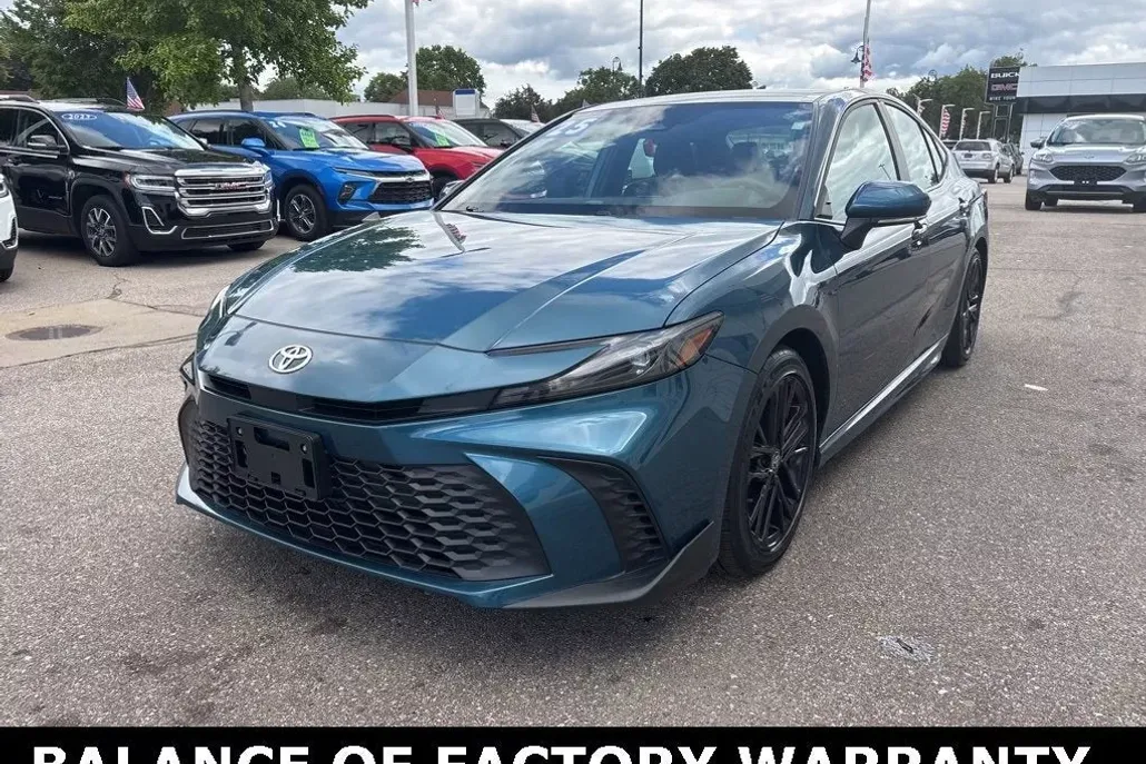 2025 Toyota Camry LE photo 1